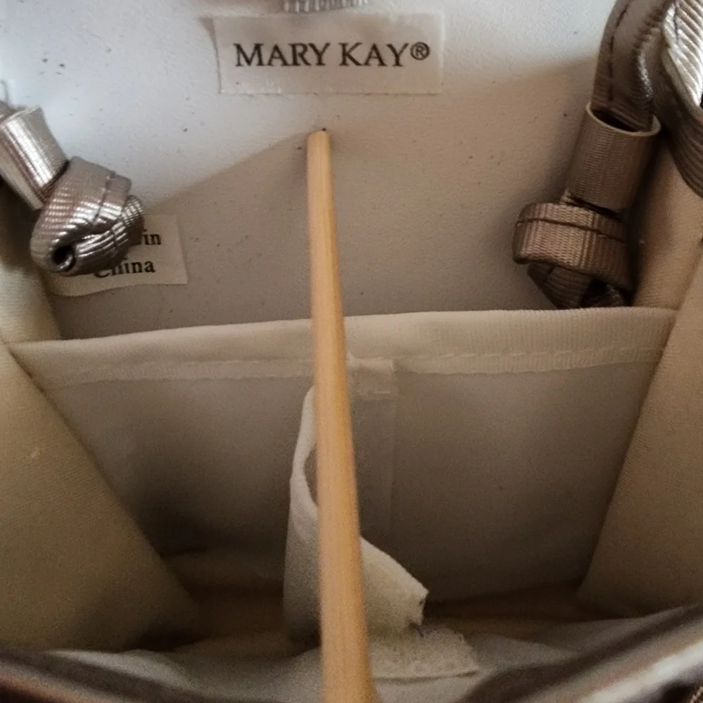 Y2K ~ Mary Kay Gold Cosmetic Bag